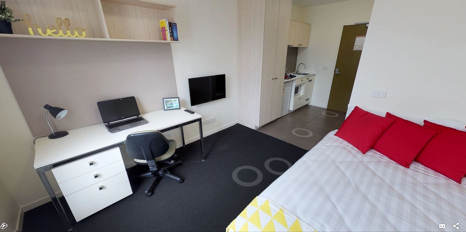 Studio Deluxe Apartment at Student Living On Cobden — photo 1
